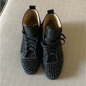 This is a classic Christian lubutin tennis shoes
